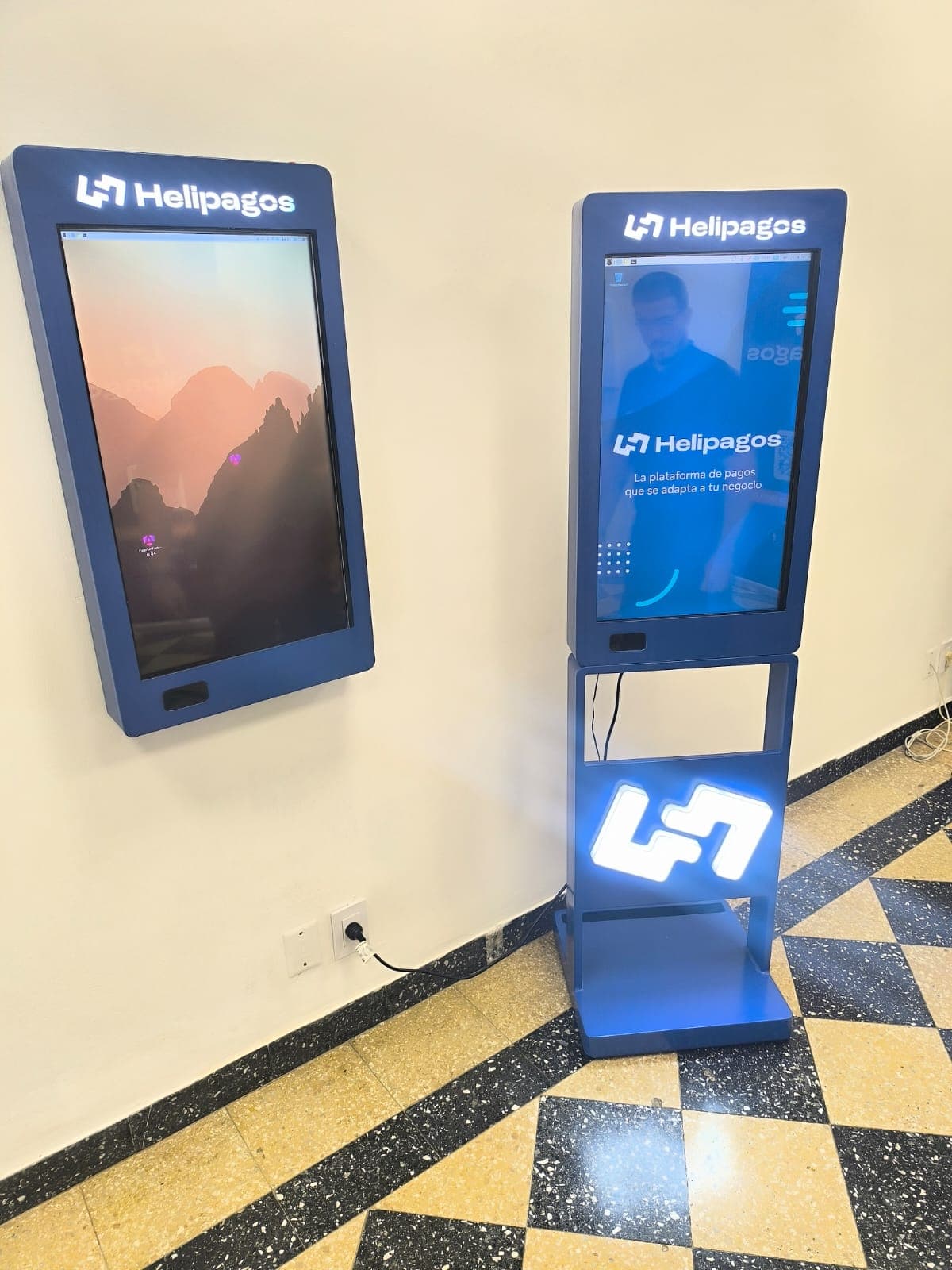 Implementación de Helipagos en espacio comercial, vista frontal